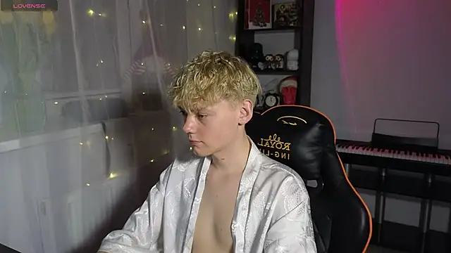 Keytaro online show from March 11, 5:35 pm