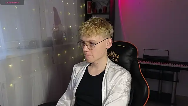 Keytaro online show from March 18, 3:10 pm