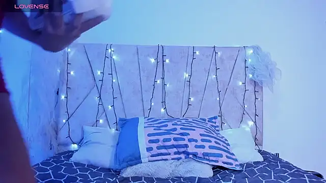 Snapshot of Kaela18 chatting on December 11, 1:28 pm Kaela18 online show from December 11, 1:28 pm