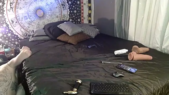 UnCuTupTheBuTT online show from January 13, 10:42 am