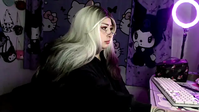 lussyevans24 online show from March 31, 12:56 am