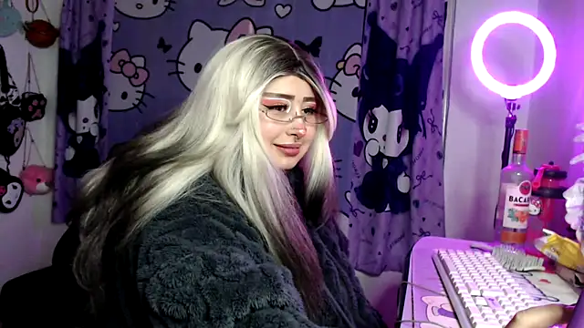 Snapshot of lussyevans24 chatting on April 19, 3:50 am lussyevans24 online show from April 19, 3:50 am