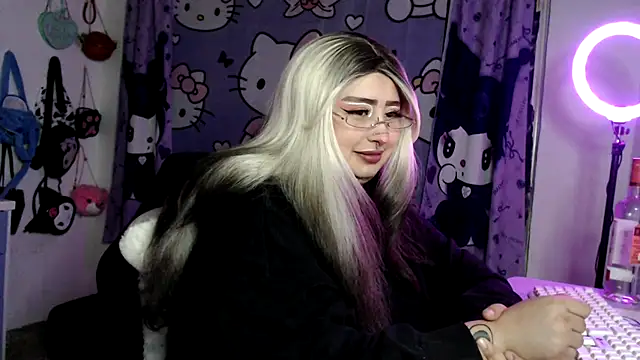 Snapshot of lussyevans24 chatting on April 25, 3:31 am lussyevans24 online show from April 25, 3:31 am