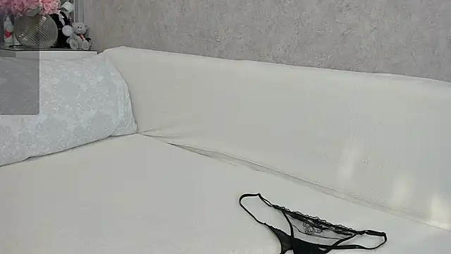 Snapshot of angelica_marquise chatting on February 5, 9:36 am angelica marquise online show from February 5, 9:36 am