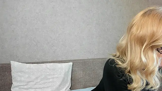 Snapshot of angelica_marquise chatting on June 8, 5:13 pm angelica marquise online show from June 8, 5:13 pm