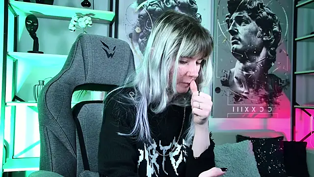 LexiWenford online show from April 8, 2:55 am