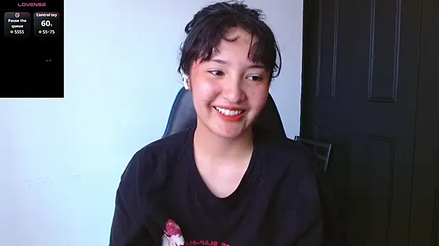 Snapshot of alexaa08 chatting on May 28, 3:42 pm alexaa08 online show from May 28, 3:42 pm