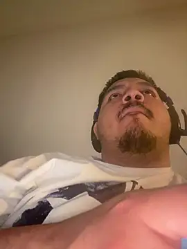 Snapshot of Detodo27 chatting on February 28, 12:44 am Detodo27 online show from February 28, 12:44 am