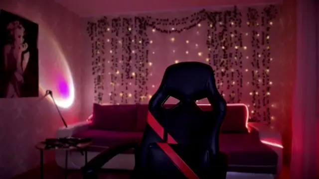 AllisonBlack  online show from April 1, 7:44 pm