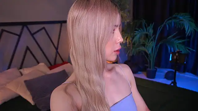 LindaThacker online show from April 18, 4:16 am