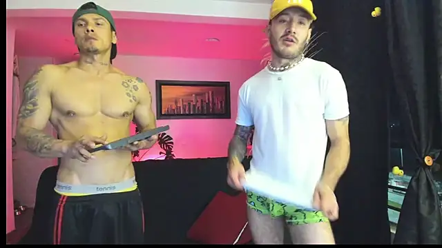 Snapshot of MARCELOANDLUCIAN chatting on February 27, 11:59 pm MARCELOANDLUCIAN online show from February 27, 11:59 pm