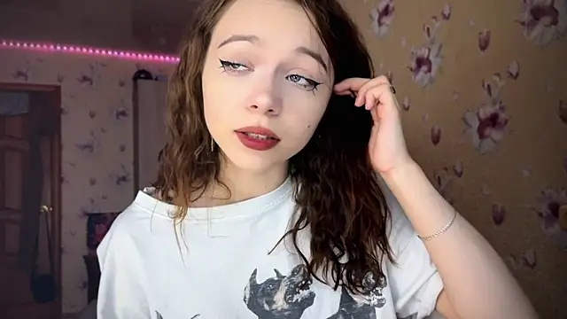 Snapshot of _SofiaBrown chatting on December 5, 12:08 am SofiaBrown online show from December 5, 12:08 am