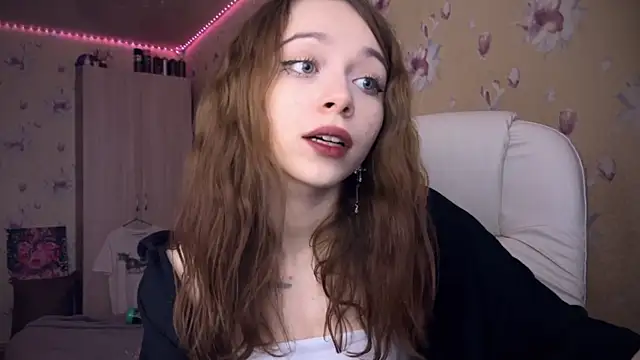 Snapshot of _SofiaBrown chatting on February 21, 3:32 pm SofiaBrown online show from February 21, 3:32 pm