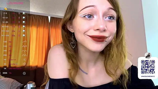 Snapshot of _SofiaBrown chatting on April 25, 1:25 pm SofiaBrown online show from April 25, 1:25 pm