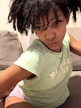 Snapshot of Laanegraofficial_ chatting on October 20, 5:46 pm Laanegraofficial online show from October 20, 5:46 pm