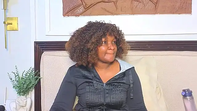 Snapshot of ANNI-E chatting on April 8, 4:01 am ANNI-E online show from April 8, 4:01 am