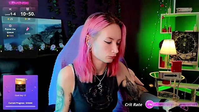 Snapshot of _HelenCarter chatting on October 18, 8:42 pm HelenCarter online show from October 18, 8:42 pm