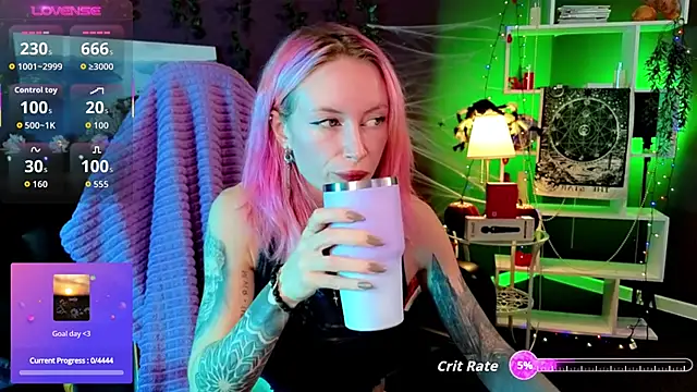 Snapshot of _HelenCarter chatting on October 27, 8:35 pm HelenCarter online show from October 27, 8:35 pm