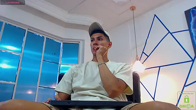 Snapshot of Valerio_20 chatting on December 11, 8:39 pm Valerio 20 online show from December 11, 8:39 pm