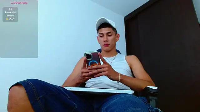 Snapshot of Valerio_20 chatting on February 24, 7:52 pm Valerio 20 online show from February 24, 7:52 pm