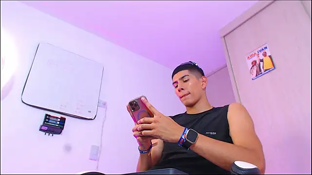 Snapshot of Valerio_20 chatting on June 2, 9:28 pm Valerio 20 online show from June 2, 9:28 pm