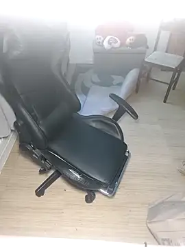 Snapshot of uniquechina69 chatting on February 27, 5:24 am uniquechina69 online show from February 27, 5:24 am