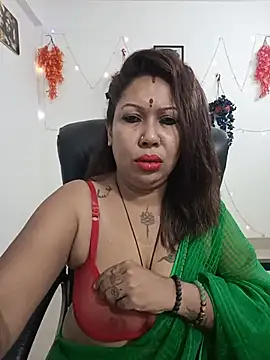Snapshot of YOUR_LOVELY-40 chatting on July 8, 4:44 pm YOUR LOVELY-40 online show from July 8, 4:44 pm