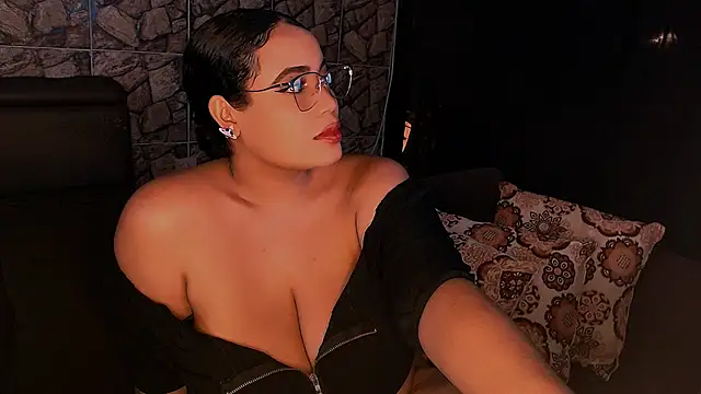 Emmacamille online show from March 8, 2:12 am