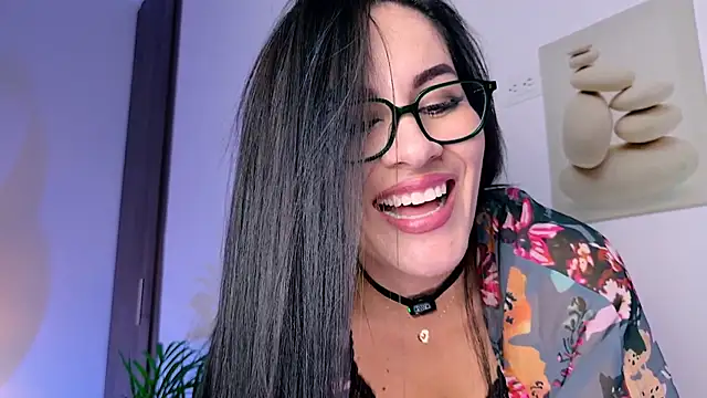 Pamela Rosal online show from April 18, 1:42 am