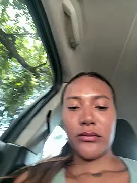 Snapshot of KyaraMiller chatting on March 10, 5:39 pm KyaraMiller online show from March 10, 5:39 pm