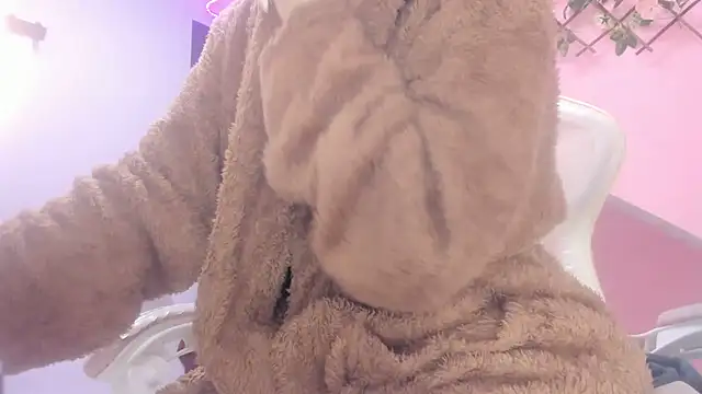 Snapshot of meribeth303av chatting on February 1, 1:23 am meribeth303av online show from February 1, 1:23 am