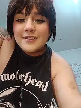 Snapshot of ItsNaiixa chatting on July 24, 9:57 pm ItsNaiixa online show from July 24, 9:57 pm