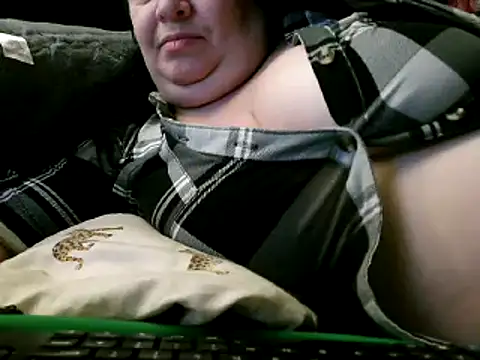 Snapshot of WHITEDAROSE chatting on December 9, 5:07 am WHITEDAROSE online show from December 9, 5:07 am