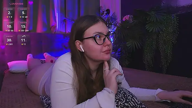 Mia  Peach online show from December 5, 10:12 pm