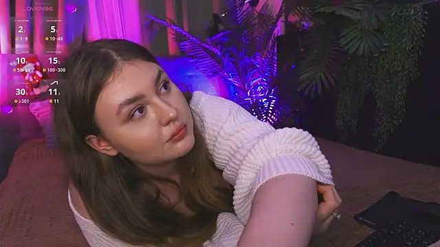 Mia  Peach online show from December 10, 9:43 pm