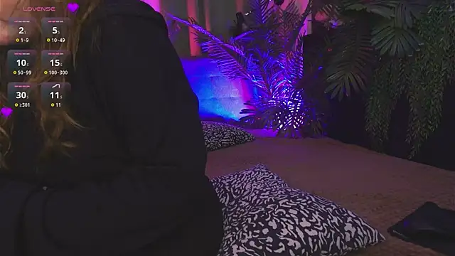 Mia  Peach online show from December 11, 1:15 am