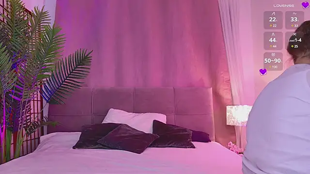 Mia  Peach online show from January 24, 11:56 pm