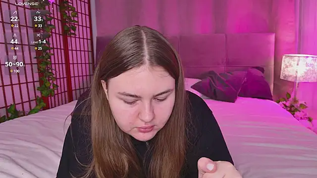 Mia  Peach online show from February 21, 9:00 pm