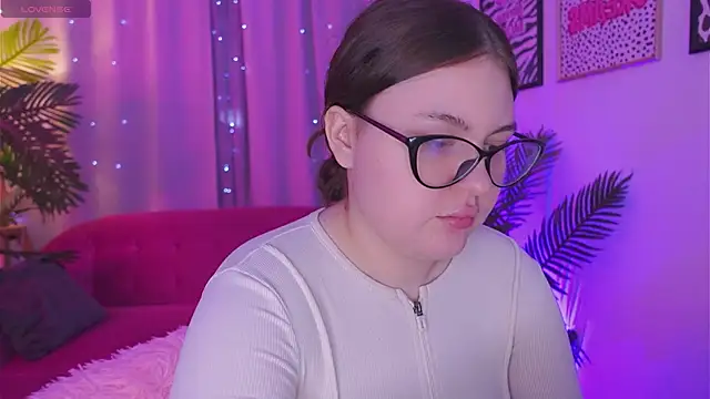 Mia  Peach online show from March 18, 12:05 am