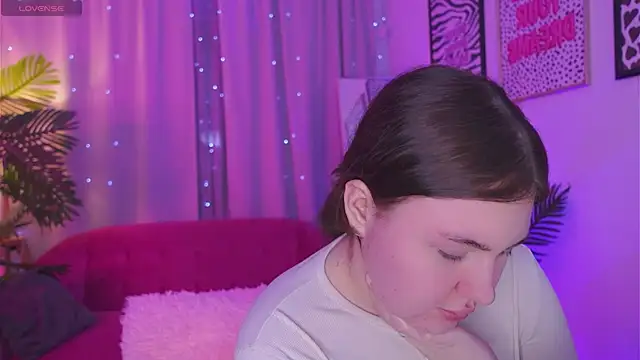 Mia  Peach online show from March 18, 3:09 am