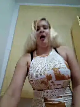 Snapshot of lamorbosa37 chatting on December 15, 4:04 pm lamorbosa37 online show from December 15, 4:04 pm