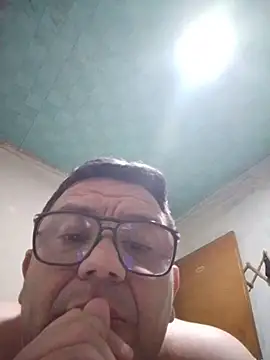 Snapshot of Vi2123 chatting on August 8, 7:21 am Vi2123 online show from August 8, 7:21 am