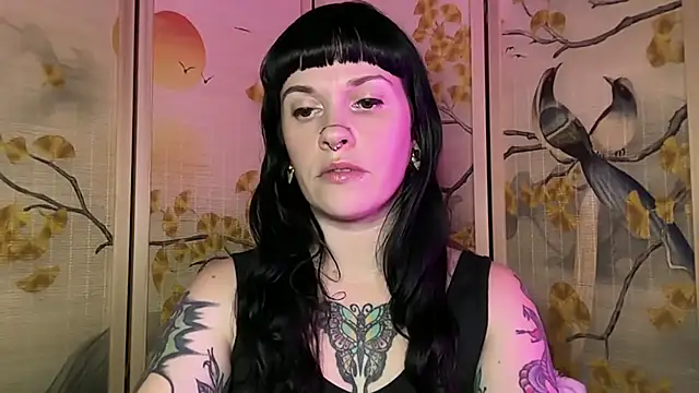 Snapshot of Marcelinegoddess chatting on April 25, 2:14 am Marcelinegoddess online show from April 25, 2:14 am