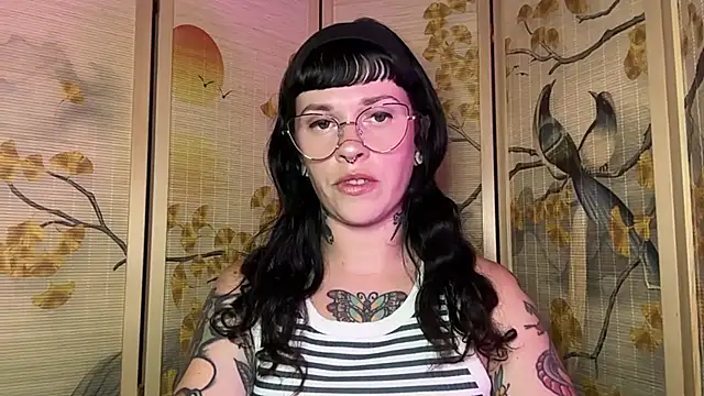 Snapshot of Marcelinegoddess chatting on July 14, 4:06 am Marcelinegoddess online show from July 14, 4:06 am