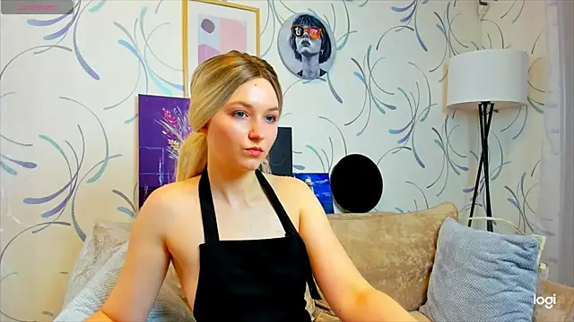 Snapshot of Agatha_weiss chatting on April 11, 6:12 pm Agatha weiss online show from April 11, 6:12 pm
