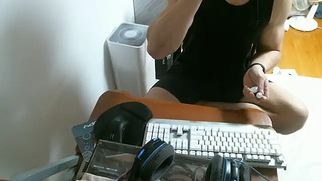 Snapshot of Stellan_0412 chatting on February 15, 11:19 am Stellan 0412 online show from February 15, 11:19 am