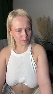 Snapshot of Charming_Daphny chatting on May 16, 6:43 am Charming Daphny online show from May 16, 6:43 am