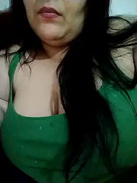 Snapshot of DALO3A85 chatting on April 25, 3:31 pm DALO3A85 online show from April 25, 3:31 pm