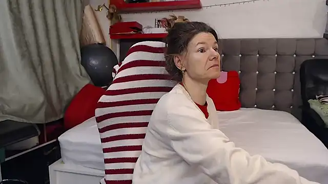 Snapshot of kellyterapy chatting on February 16, 1:35 am kellyterapy online show from February 16, 1:35 am