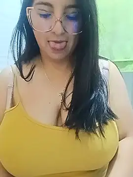 Snapshot of _Angelinaandrade_ chatting on July 8, 1:15 pm Angelinaandrade online show from July 8, 1:15 pm